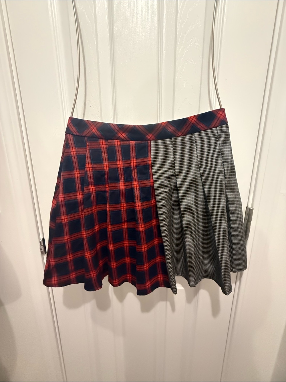 Halara Pleated Two-Tone Plaid & Houndstooth Mini Skirt - Skort Red/Black & Gray